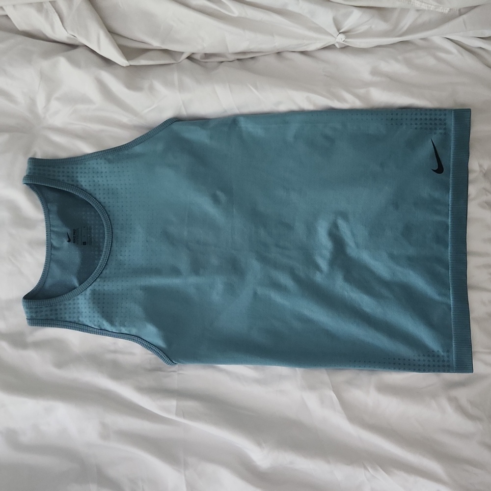 Nike hypercool tank top